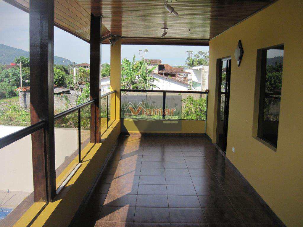 Casa à venda com 5 quartos, 250m² - Foto 2