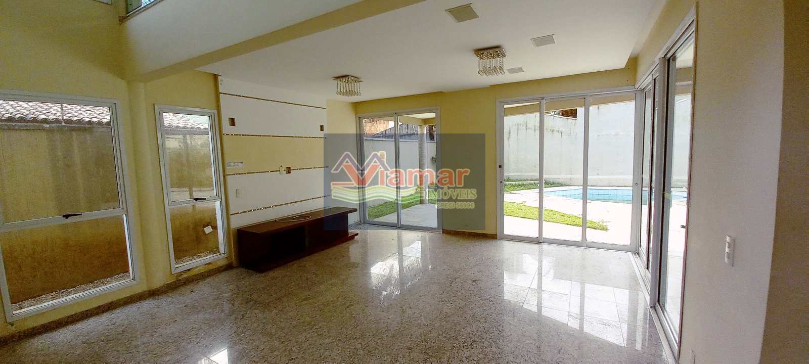 Casa à venda com 4 quartos, 350m² - Foto 2