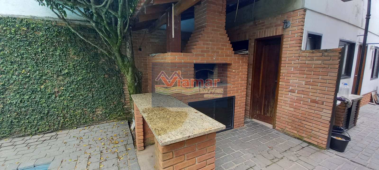 Casa à venda com 8 quartos, 320m² - Foto 3