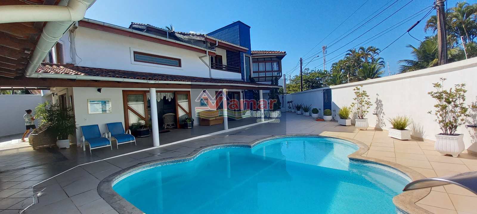 Casa à venda com 3 quartos, 250m² - Foto 1