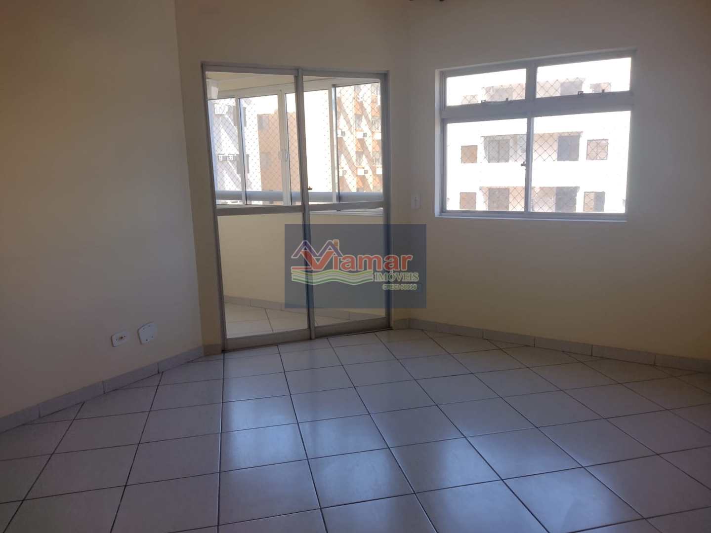 Apartamento à venda com 3 quartos, 100m² - Foto 2