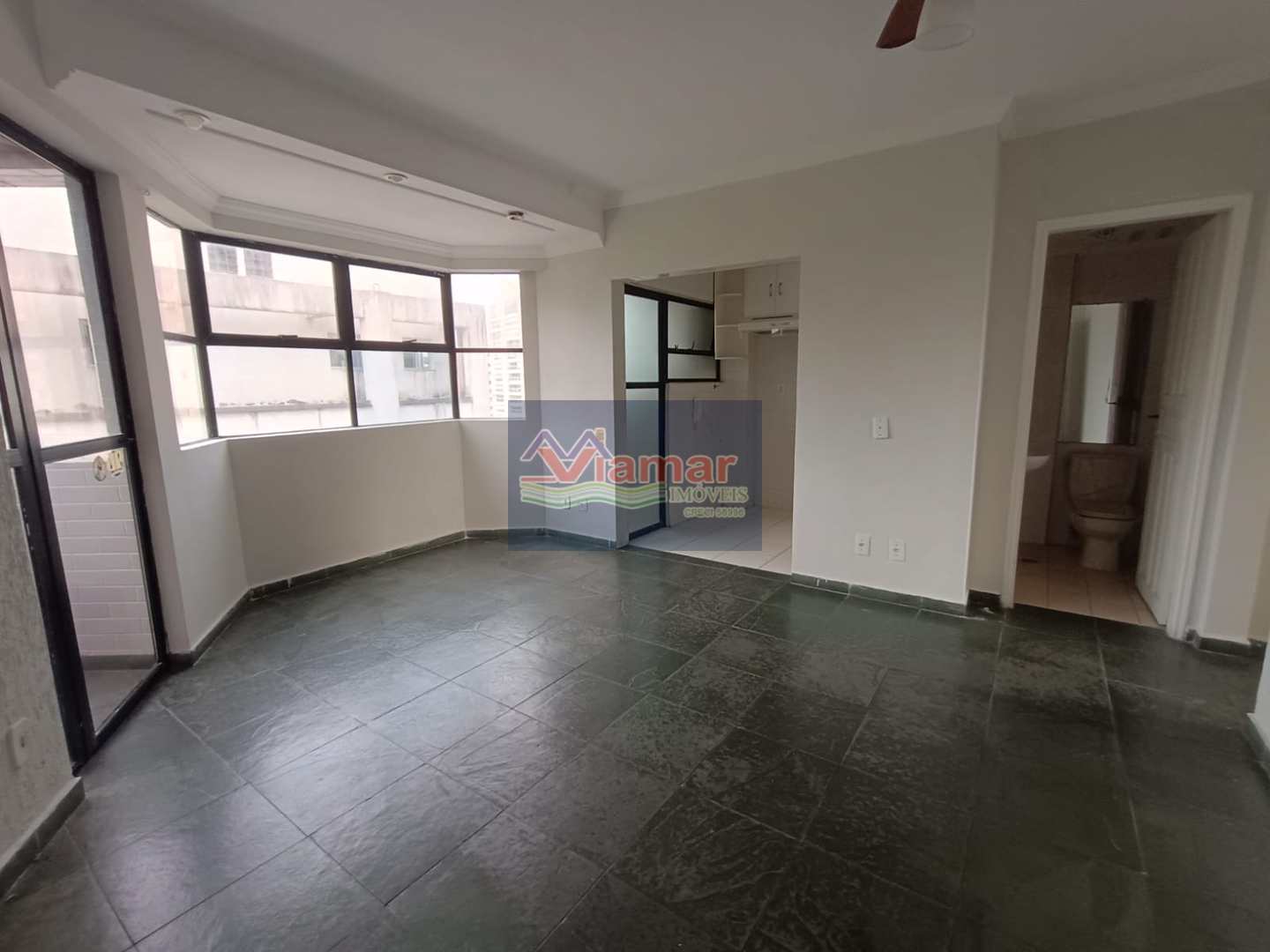 Apartamento à venda com 2 quartos, 65m² - Foto 1