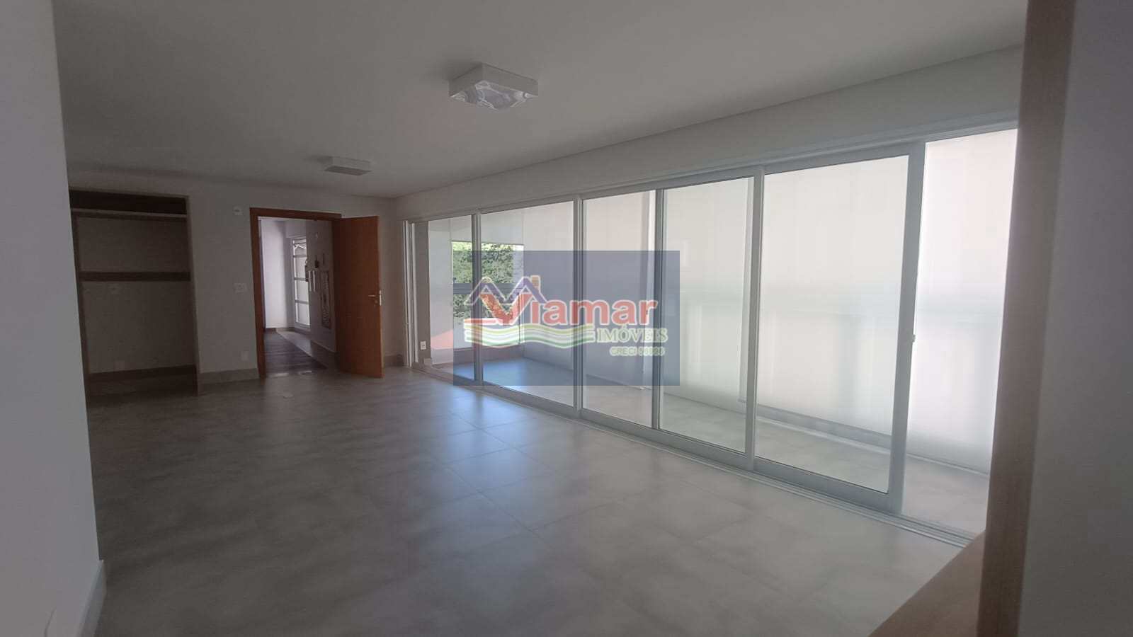 Apartamento à venda com 3 quartos, 145m² - Foto 9