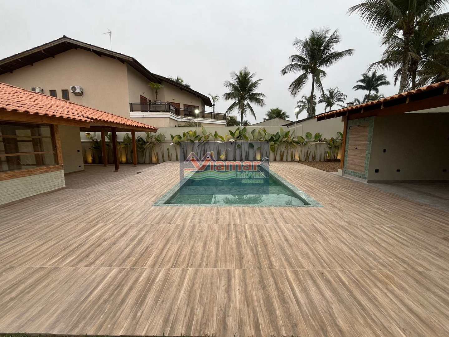 Casa de Condomínio à venda com 4 quartos, 320m² - Foto 2