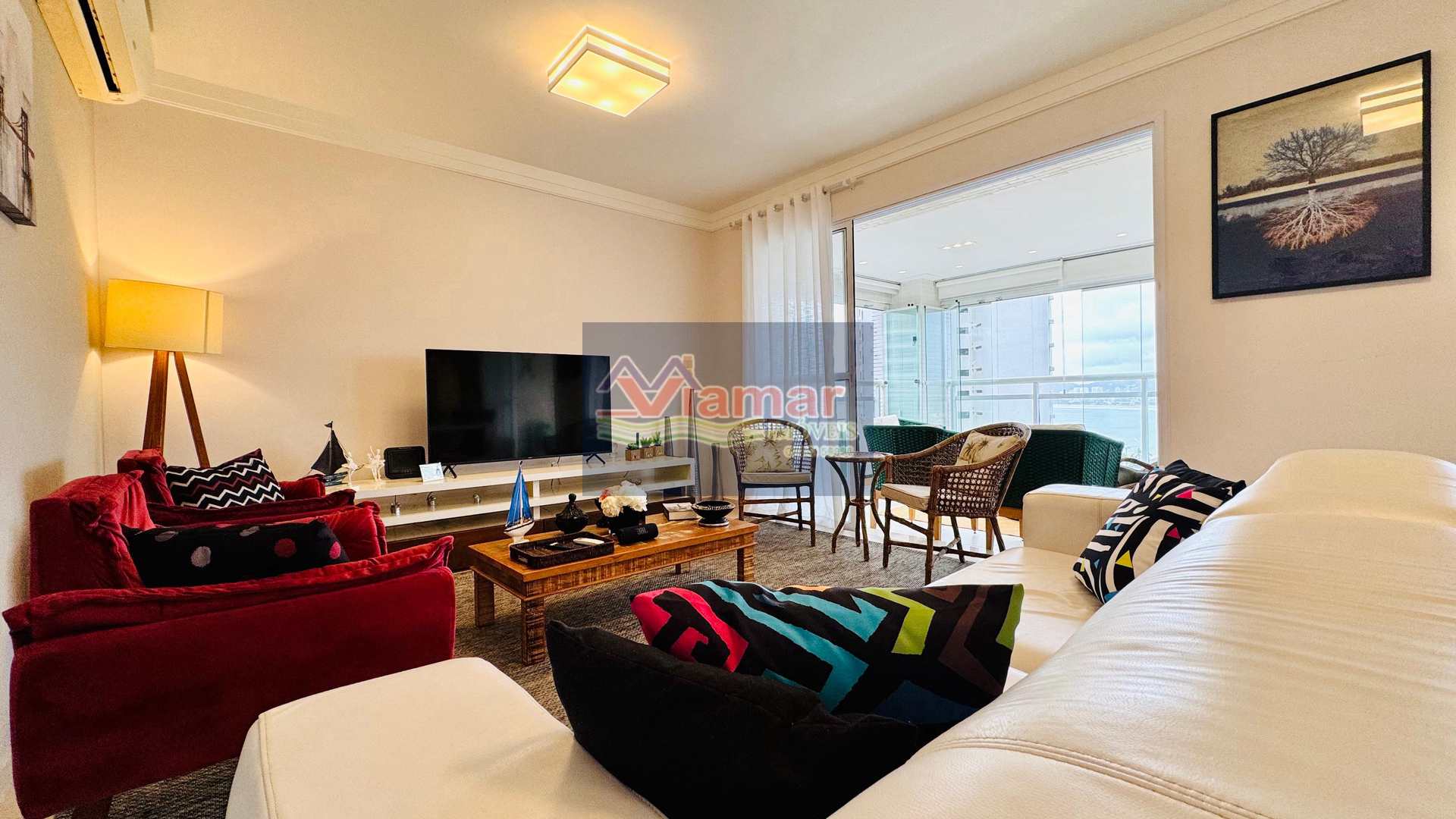 Apartamento à venda com 3 quartos, 158m² - Foto 2