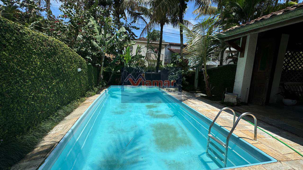 Casa à venda com 4 quartos, 230m² - Foto 1