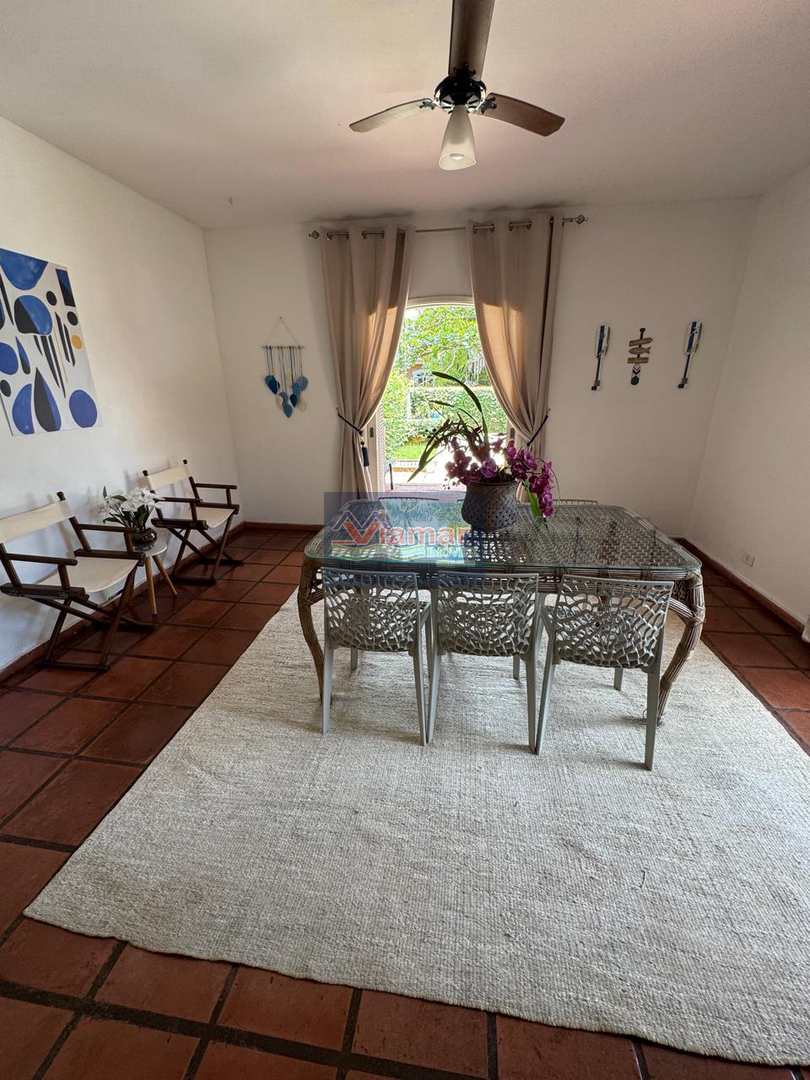 Casa para alugar com 4 quartos, 225m² - Foto 11