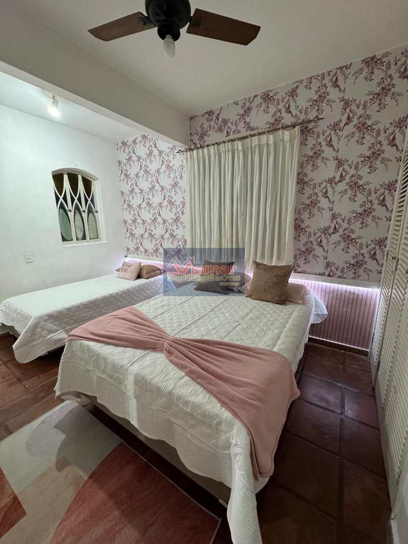 Casa para alugar com 4 quartos, 225m² - Foto 32