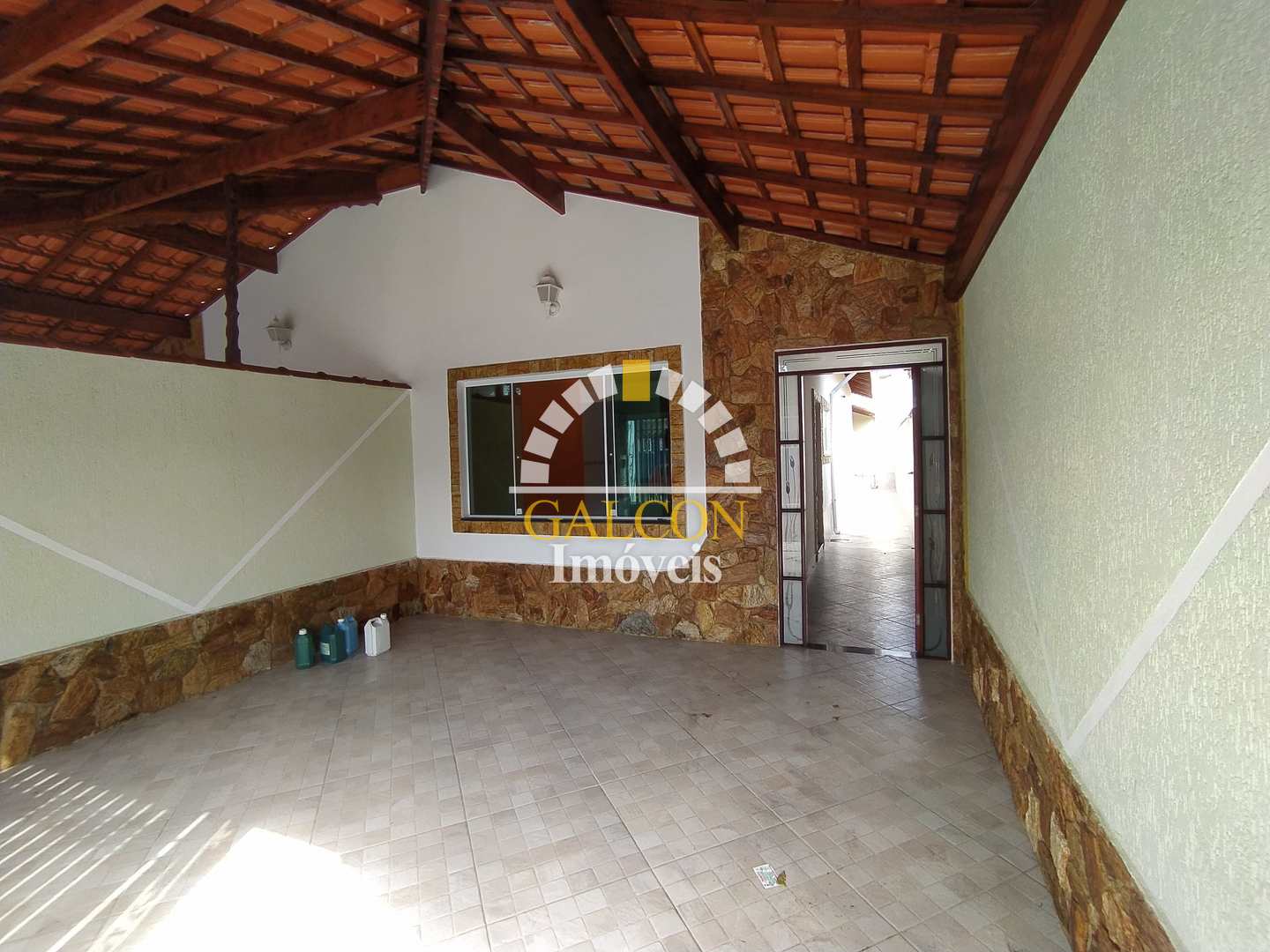 Casa à venda com 2 quartos, 81m² - Foto 1