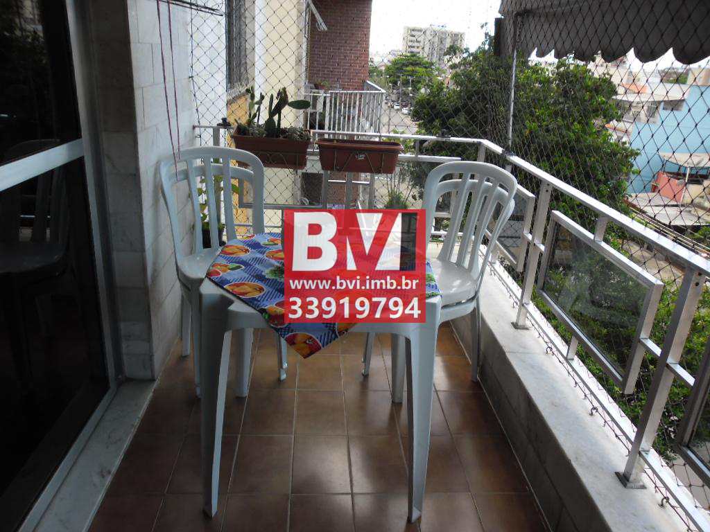 Apartamento à venda com 2 quartos, 70m² - Foto 2