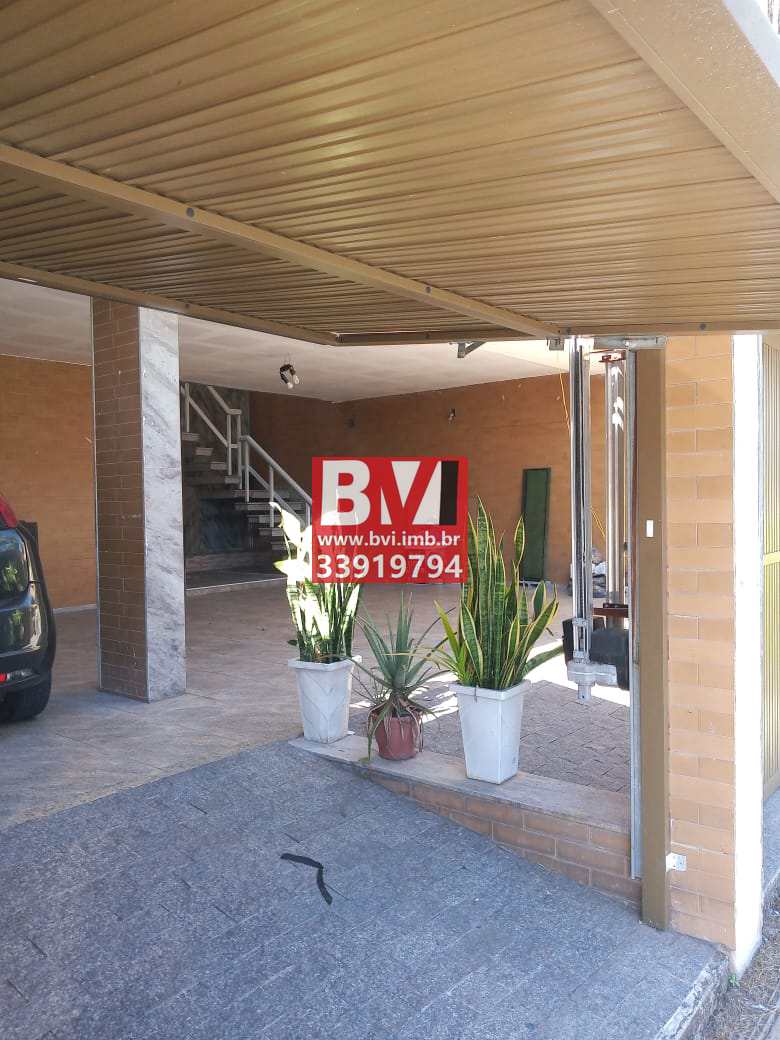 Casa à venda com 6 quartos, 230m² - Foto 15