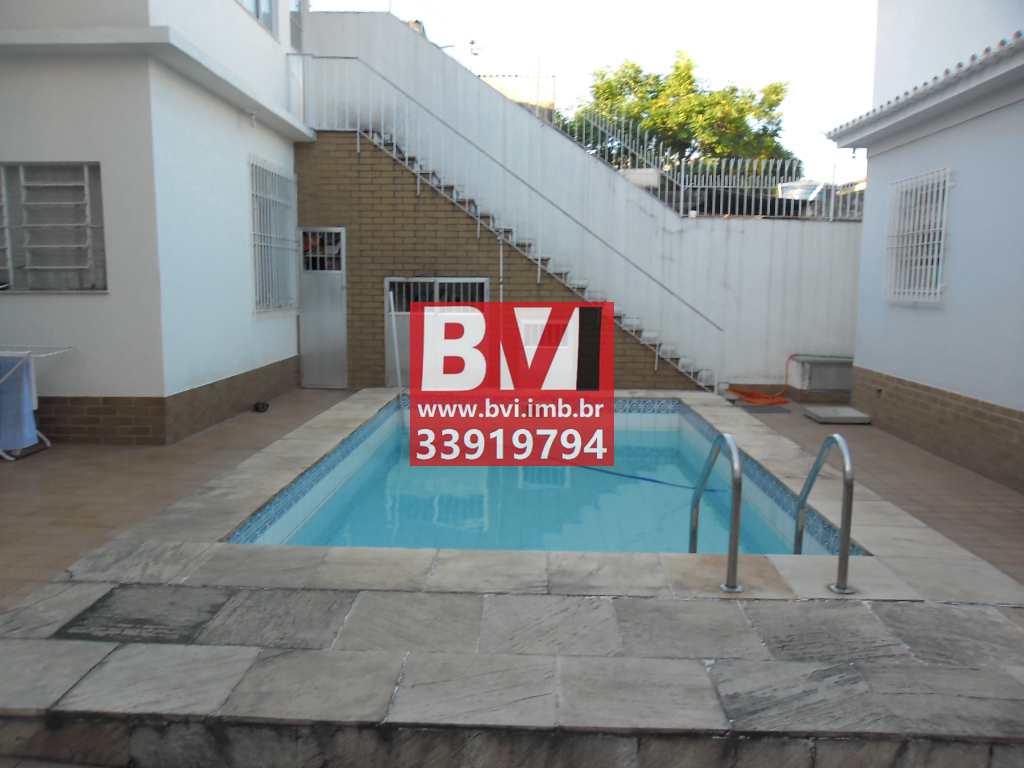 Casa à venda com 4 quartos, 270m² - Foto 1