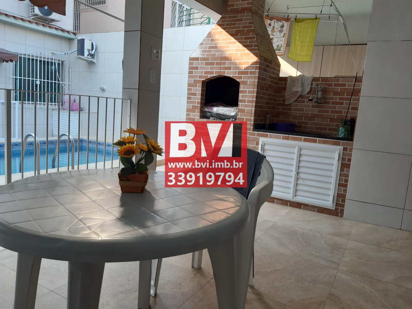 Casa à venda com 3 quartos, 205m² - Foto 2