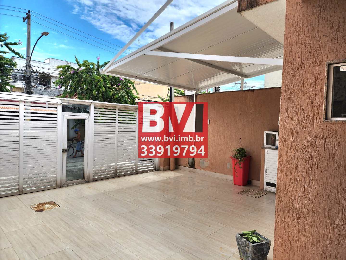 Casa à venda com 2 quartos, 80m² - Foto 1