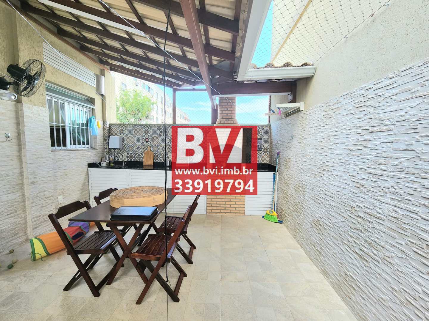 Casa à venda com 2 quartos, 90m² - Foto 1