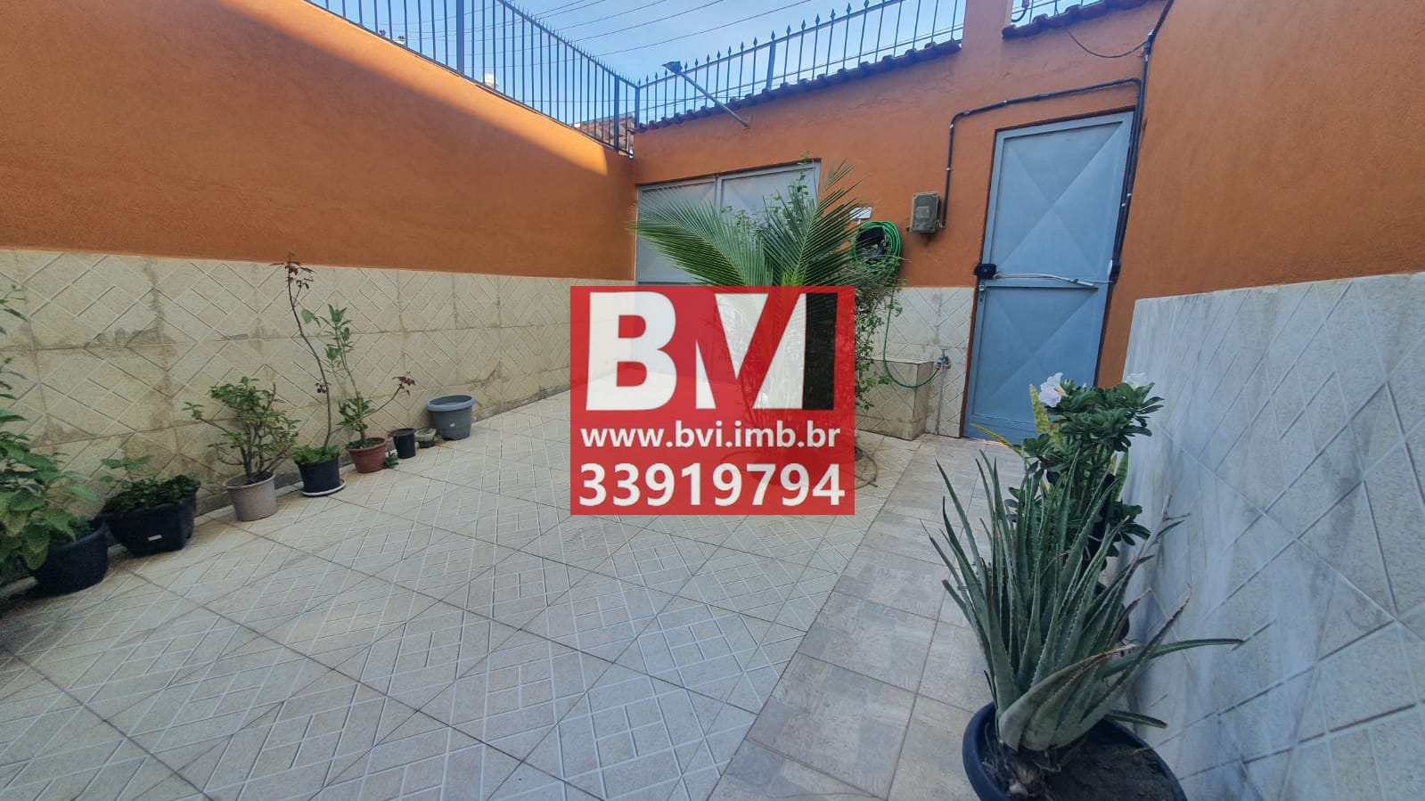 Casa à venda com 3 quartos, 81m² - Foto 1