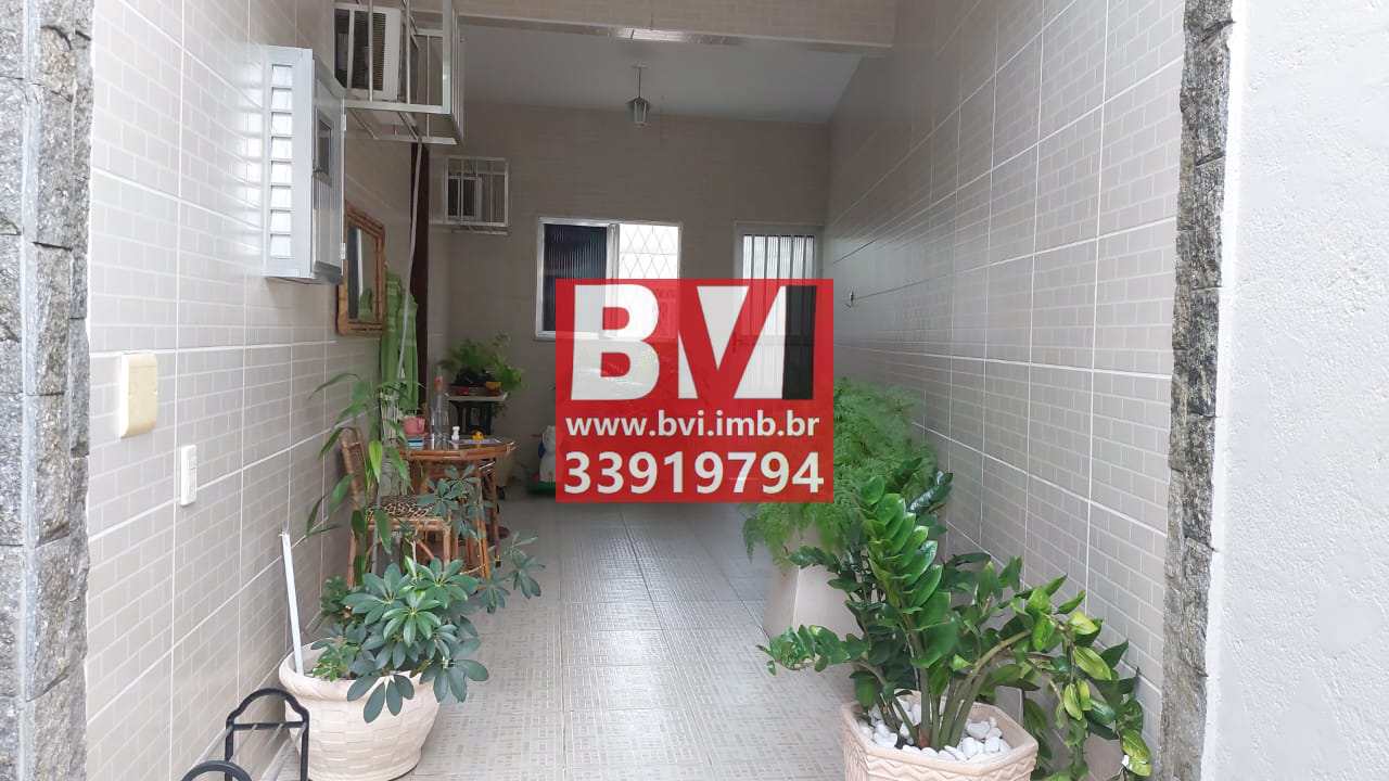 Casa à venda com 3 quartos, 259m² - Foto 1