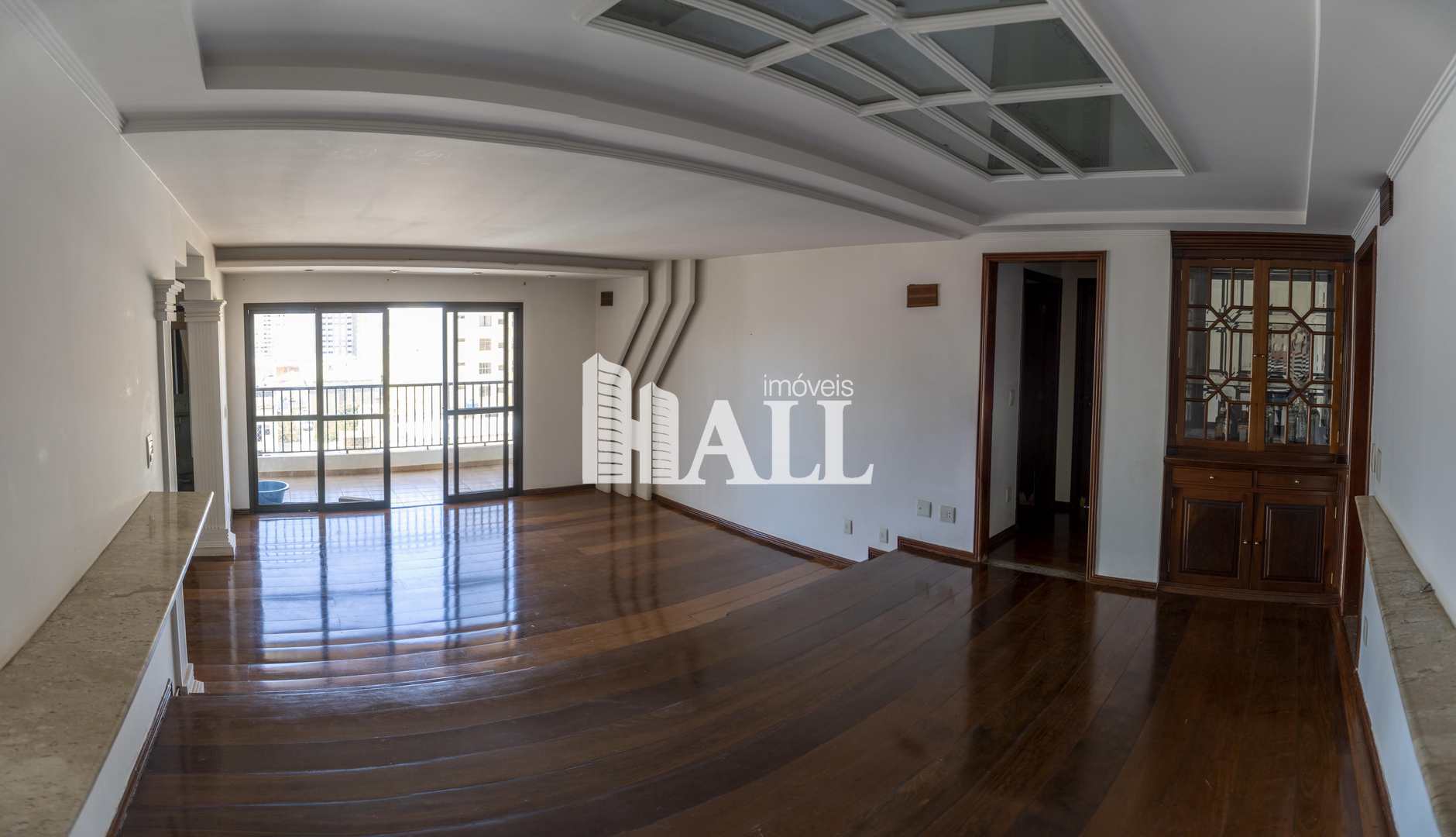 Apartamento à venda com 3 quartos, 200m² - Foto 1