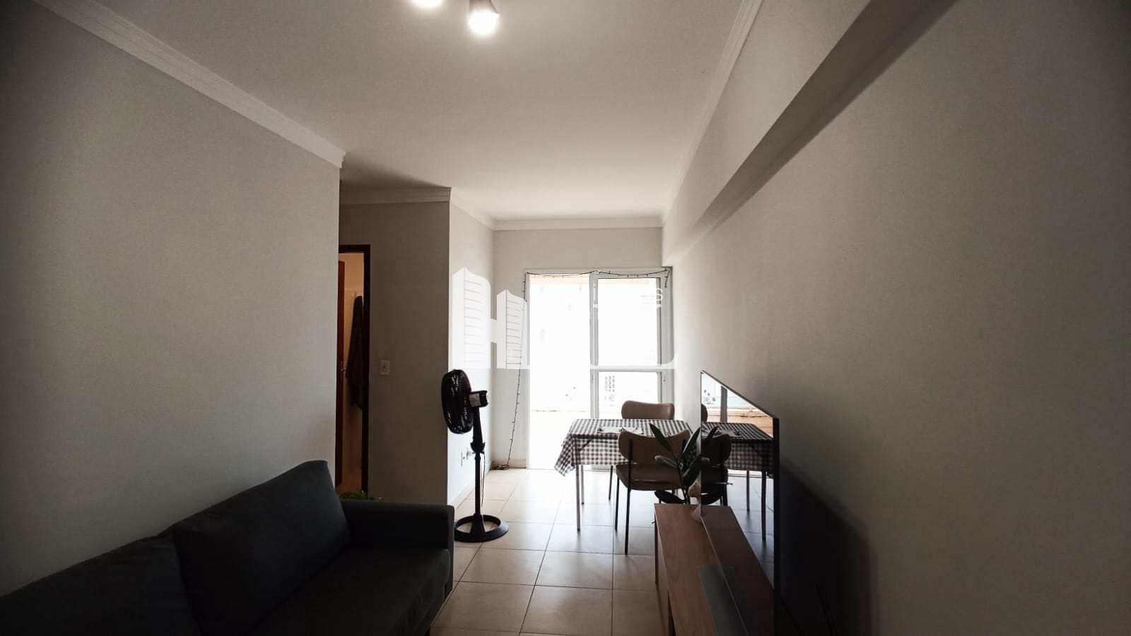 Apartamento à venda com 2 quartos, 70m² - Foto 2