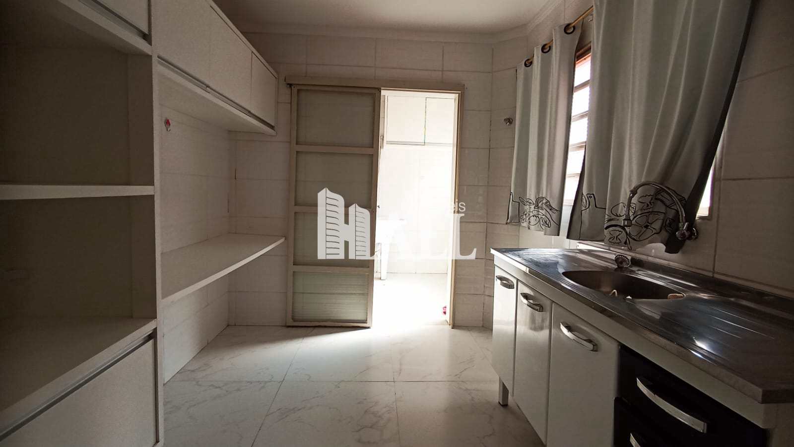 Apartamento à venda com 2 quartos, 70m² - Foto 3