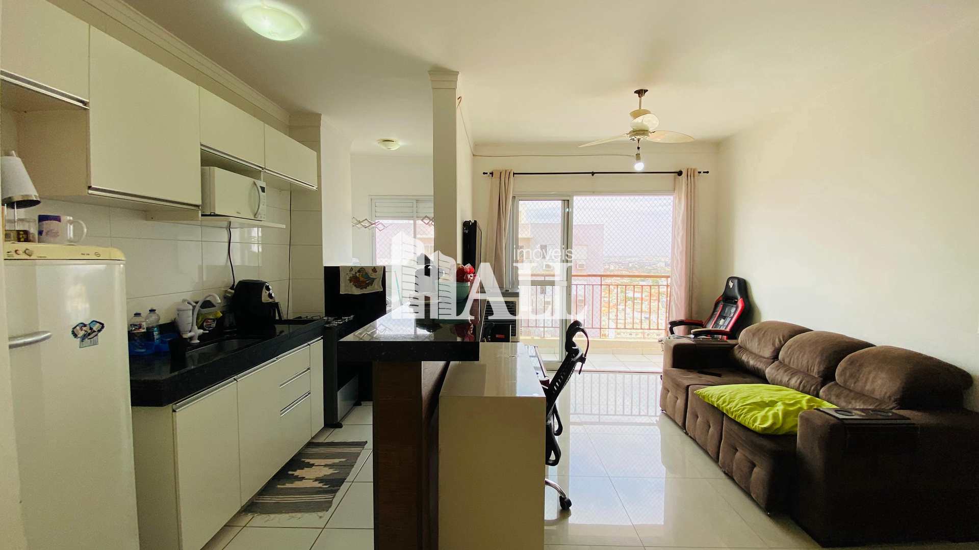 Apartamento à venda com 2 quartos, 64m² - Foto 1