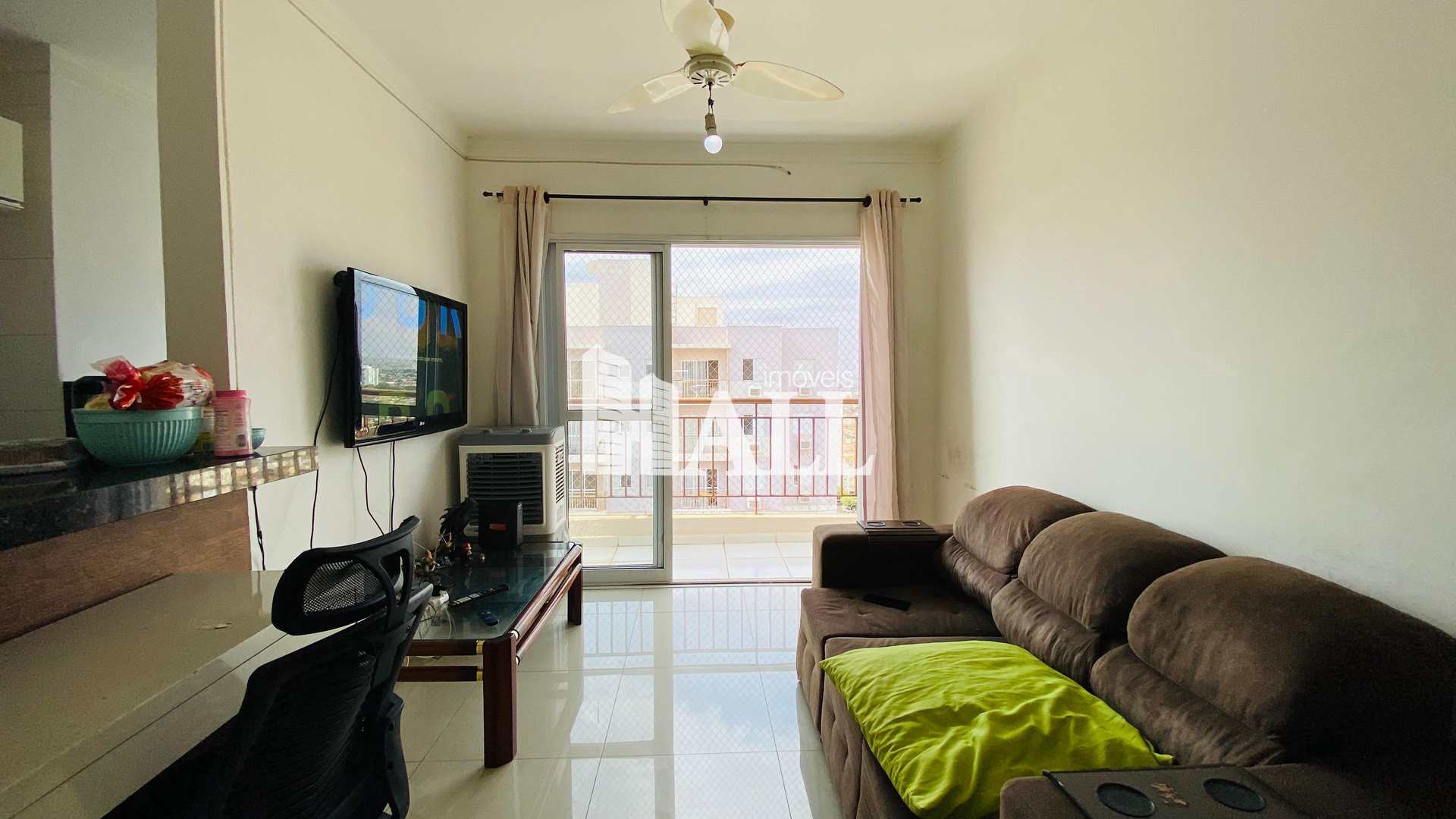 Apartamento à venda com 2 quartos, 64m² - Foto 2