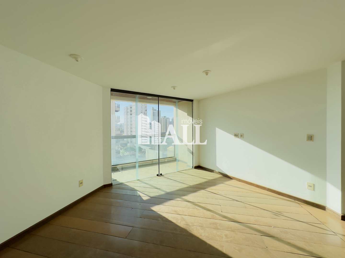 Apartamento à venda com 3 quartos, 140m² - Foto 2