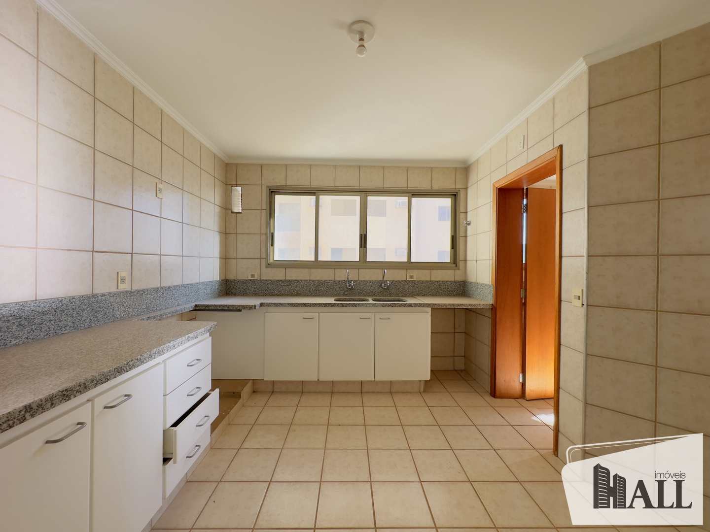 Apartamento à venda com 3 quartos, 142m² - Foto 9