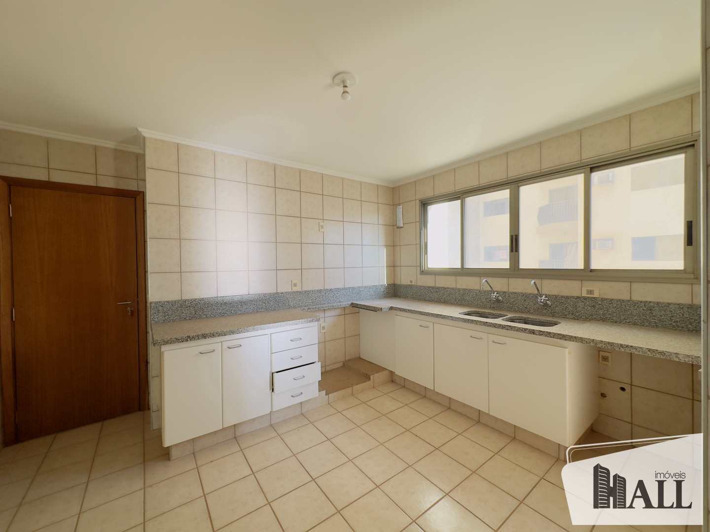 Apartamento à venda com 3 quartos, 142m² - Foto 6