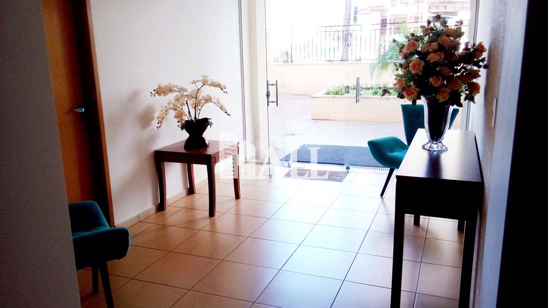Apartamento à venda com 2 quartos, 90m² - Foto 2