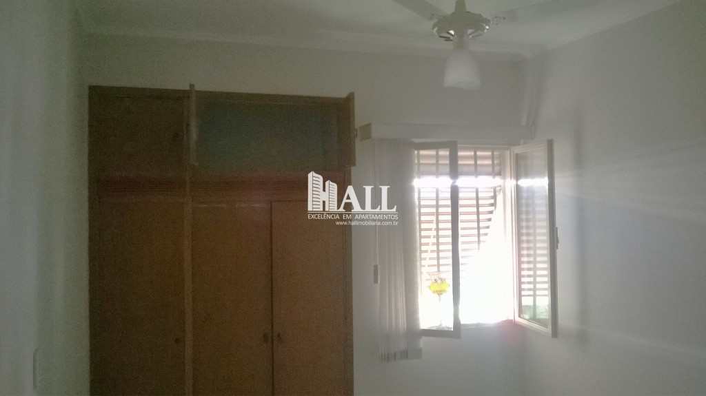 Apartamento à venda com 2 quartos, 70m² - Foto 2