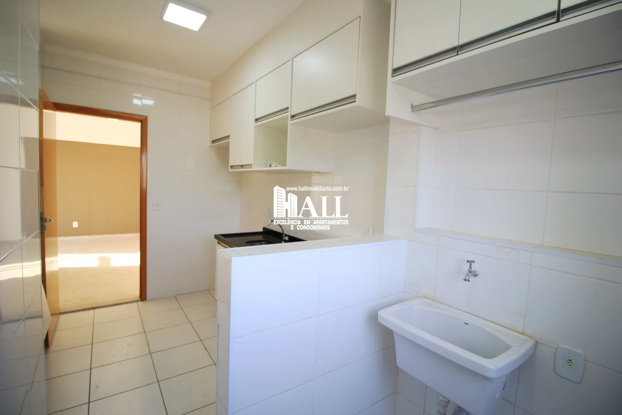 Apartamento à venda com 2 quartos, 64m² - Foto 4