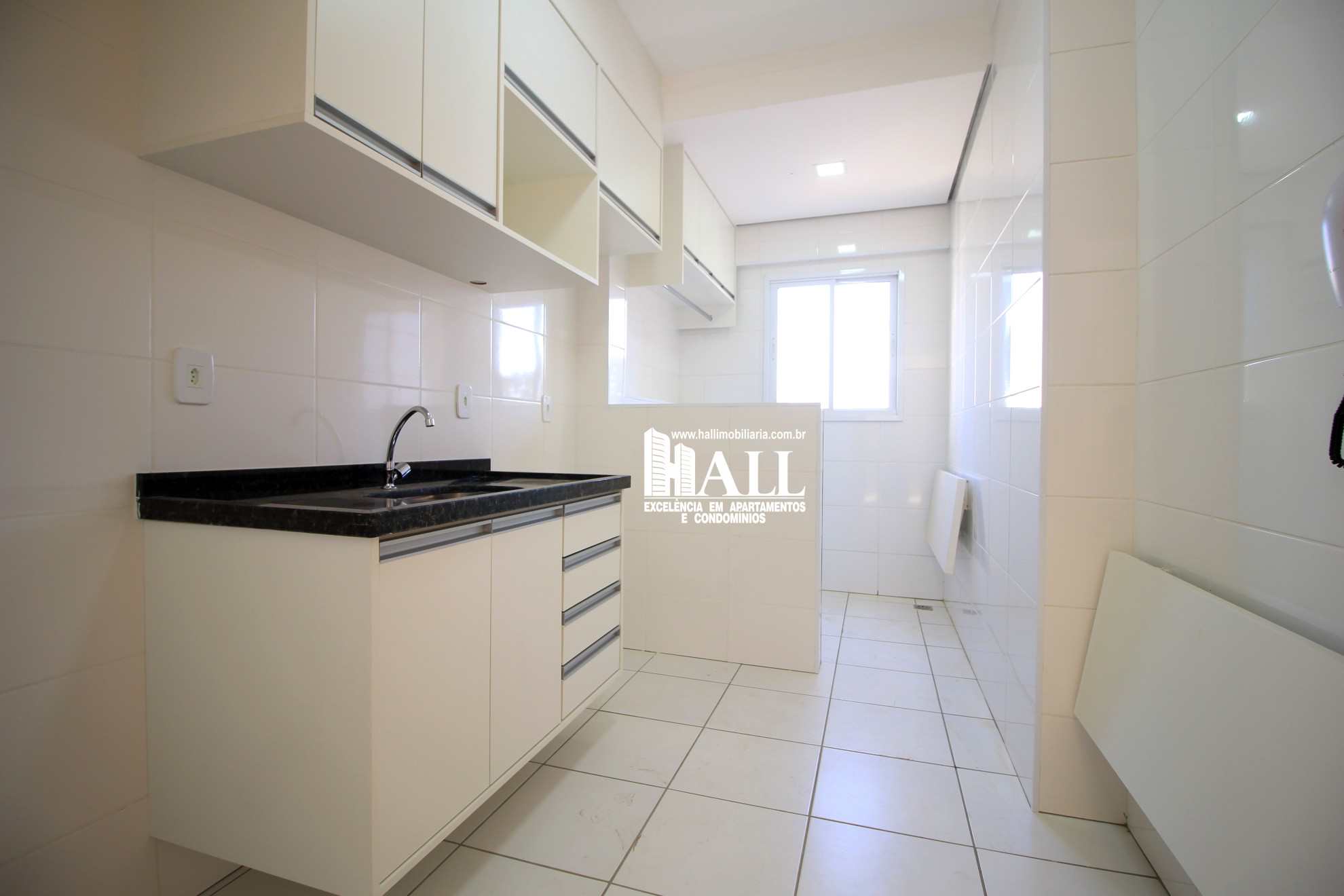 Apartamento à venda com 2 quartos, 64m² - Foto 3