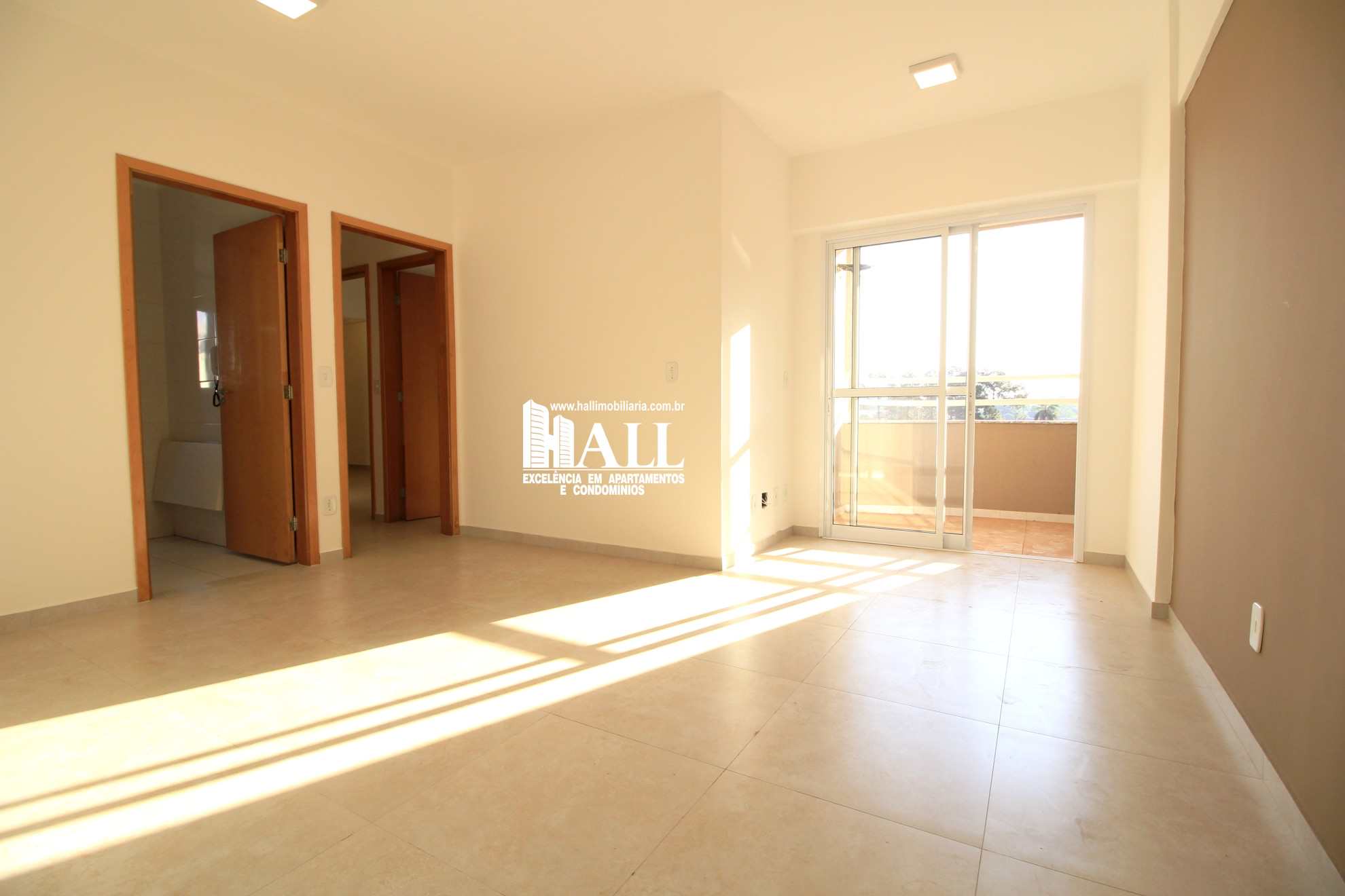 Apartamento à venda com 2 quartos, 64m² - Foto 1