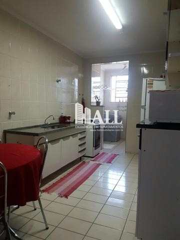 Apartamento à venda com 2 quartos, 70m² - Foto 2