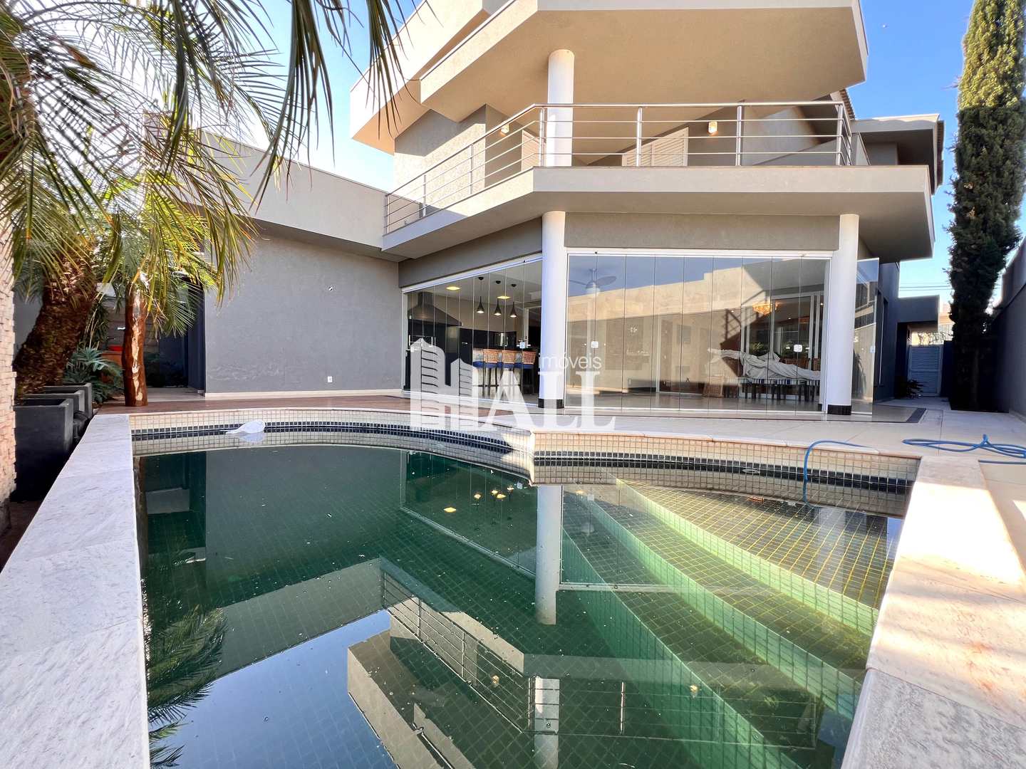 Casa de Condomínio à venda com 4 quartos, 396m² - Foto 1