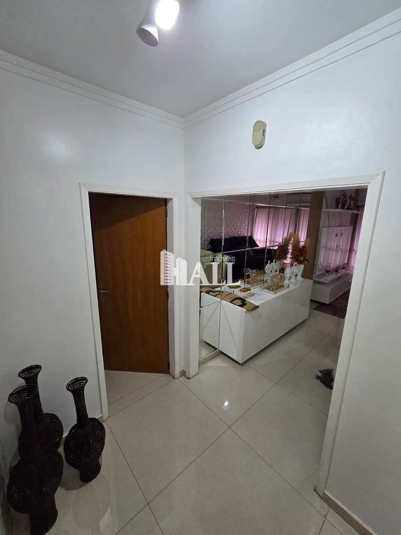 Apartamento à venda com 3 quartos, 140m² - Foto 2