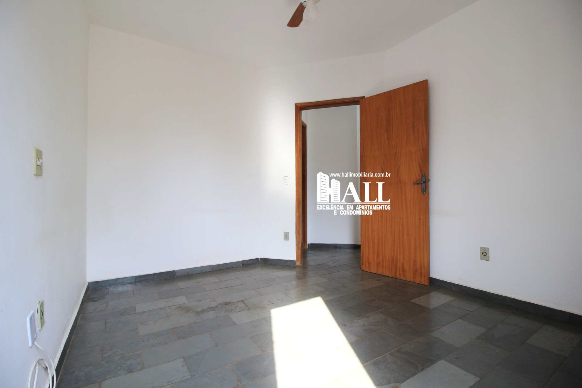 Apartamento à venda com 2 quartos, 75m² - Foto 8