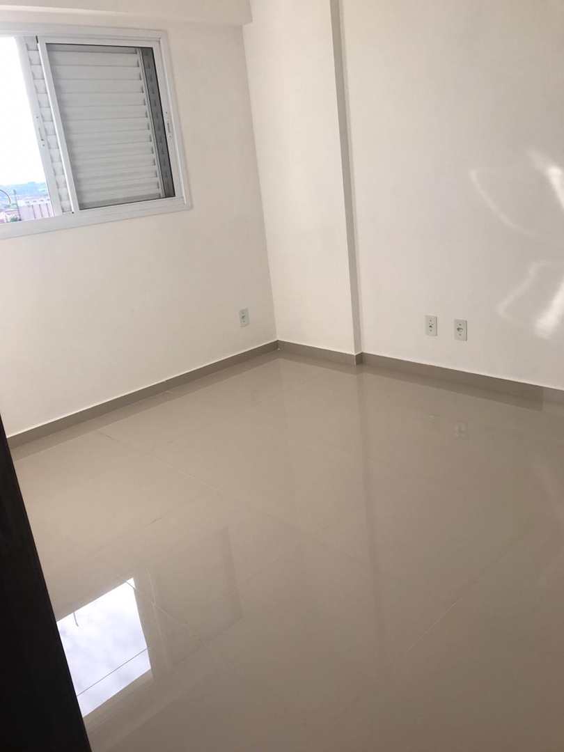 Apartamento à venda com 2 quartos, 64m² - Foto 3