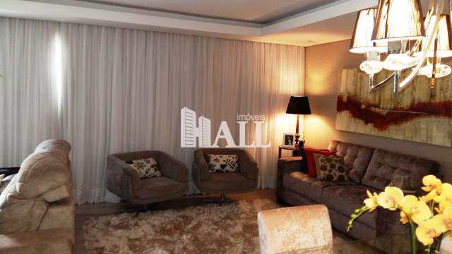 Apartamento à venda com 3 quartos, 136m² - Foto 1