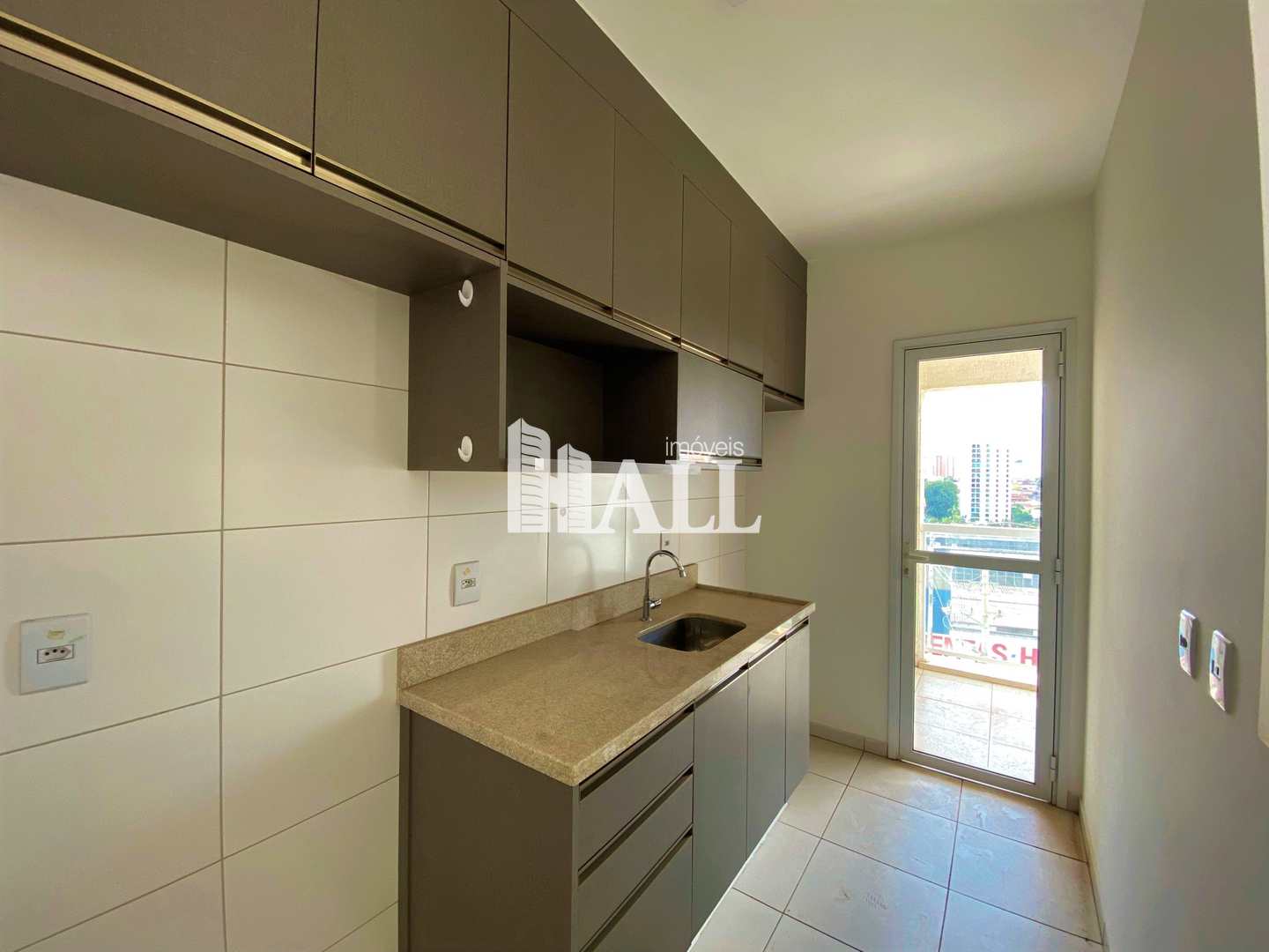 Apartamento à venda com 3 quartos, 85m² - Foto 2