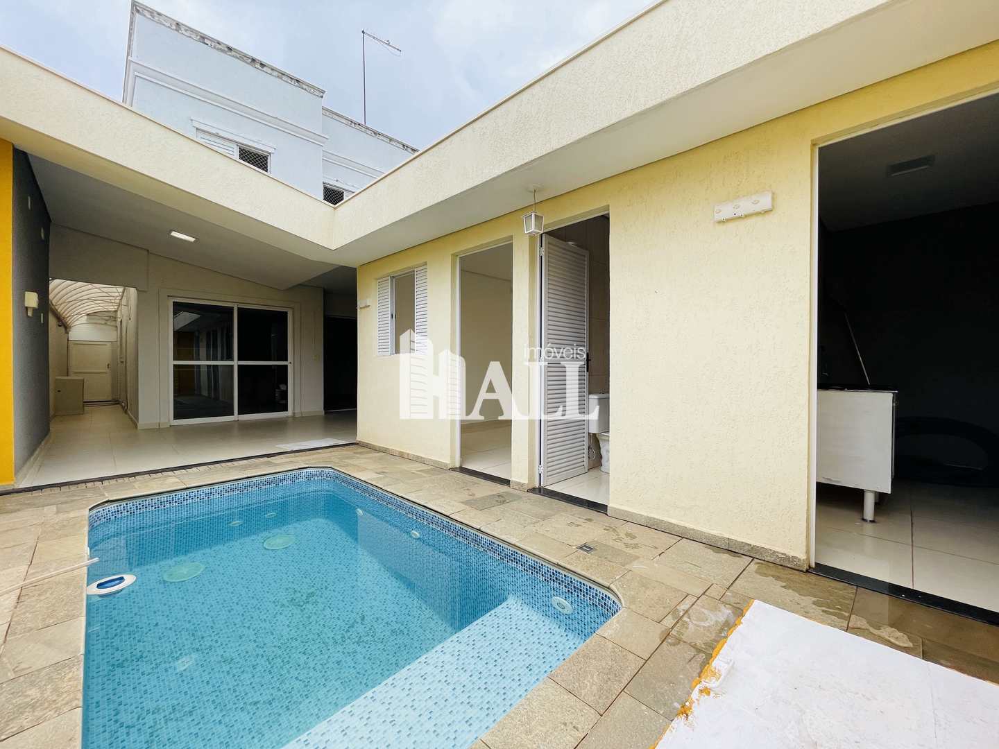 Casa de Condomínio à venda com 3 quartos, 130m² - Foto 1