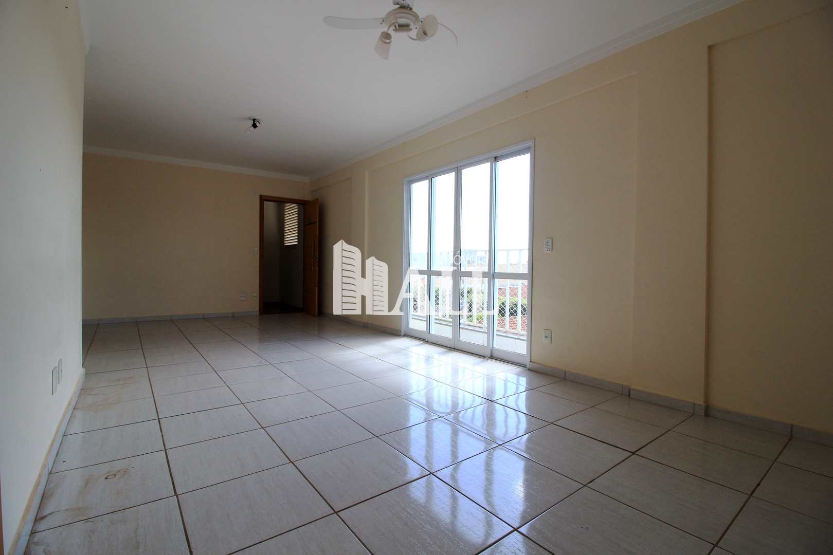 Apartamento à venda com 3 quartos, 100m² - Foto 1