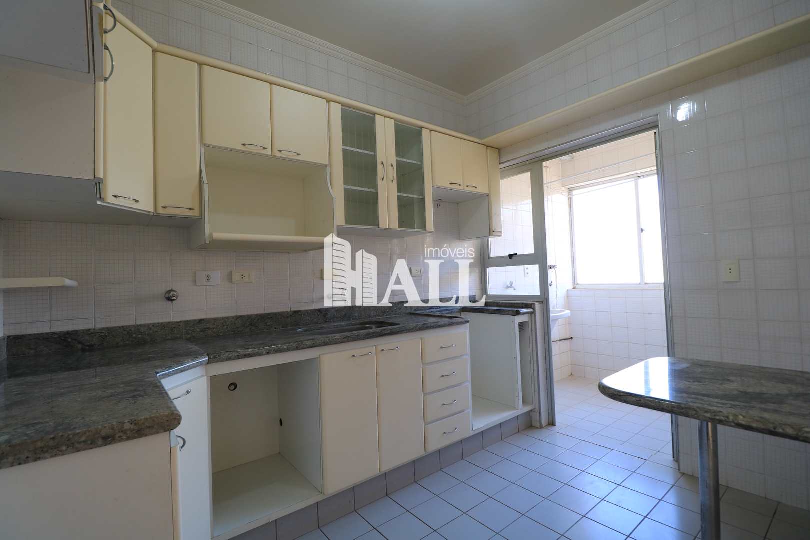 Apartamento à venda com 3 quartos, 100m² - Foto 2