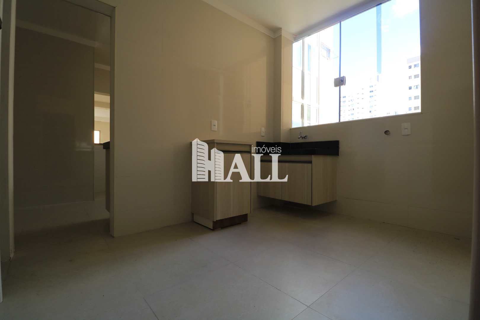 Apartamento à venda com 3 quartos, 96m² - Foto 2