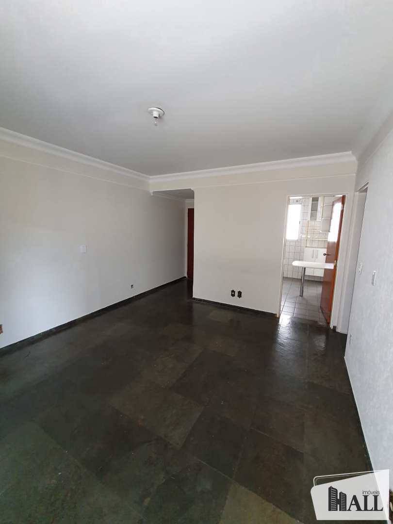 Apartamento à venda com 3 quartos, 78m² - Foto 2