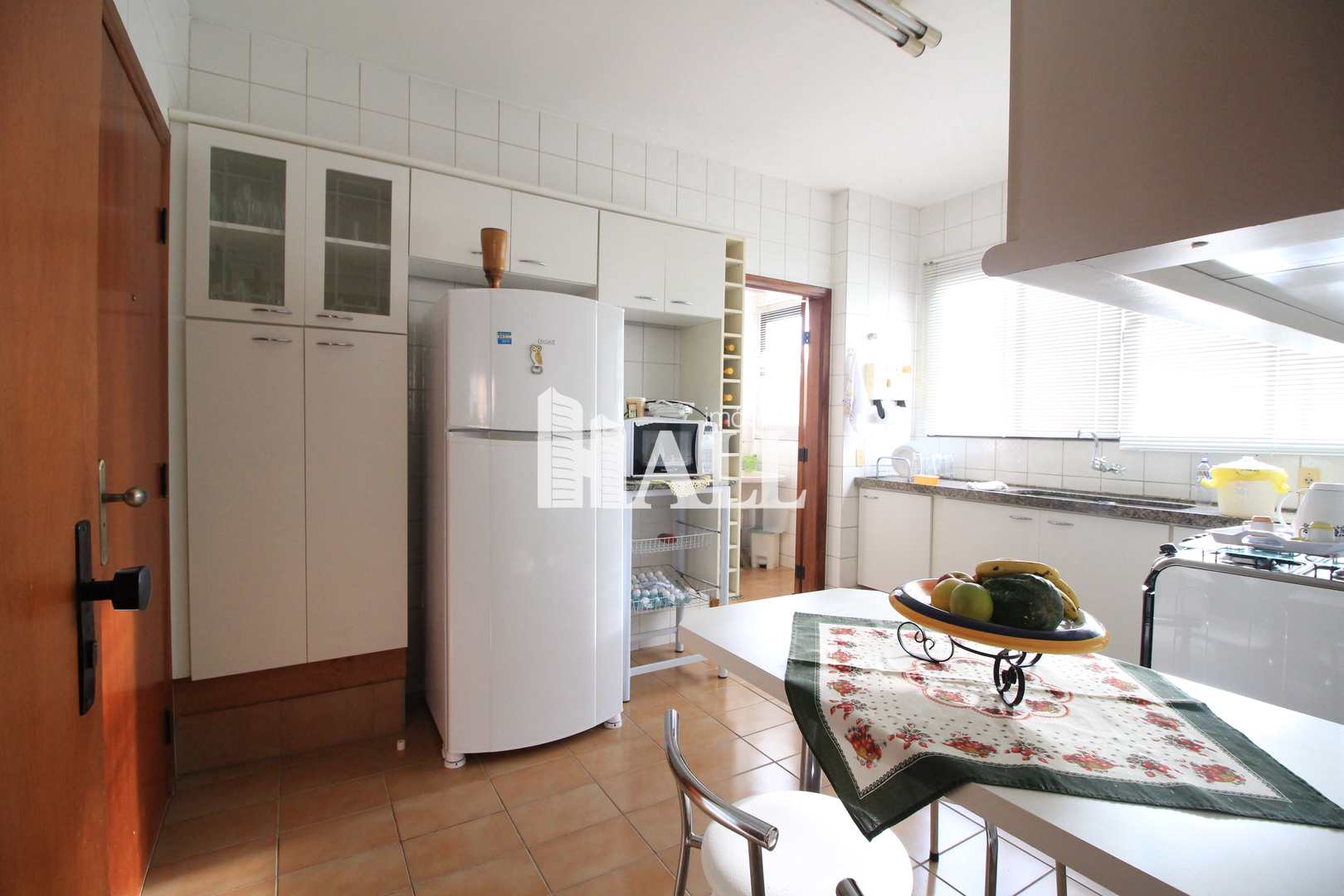 Apartamento à venda com 3 quartos, 110m² - Foto 4