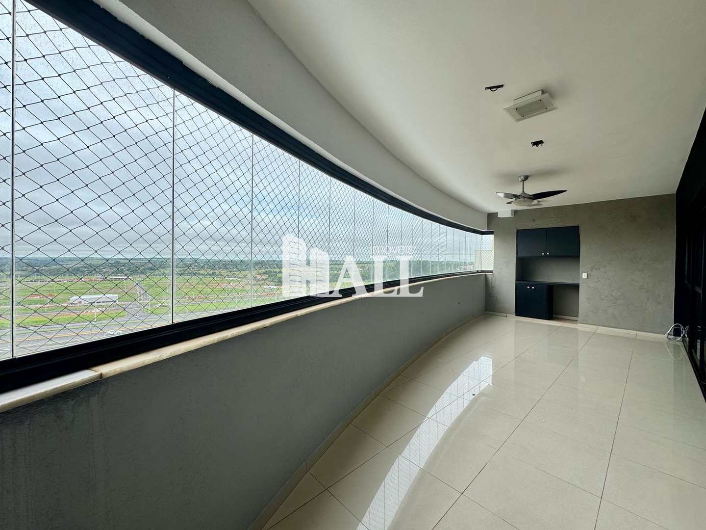 Apartamento à venda com 3 quartos, 156m² - Foto 2