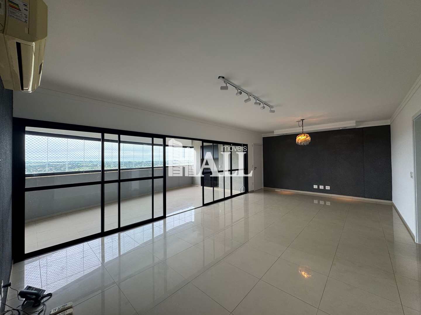 Apartamento à venda com 3 quartos, 156m² - Foto 1