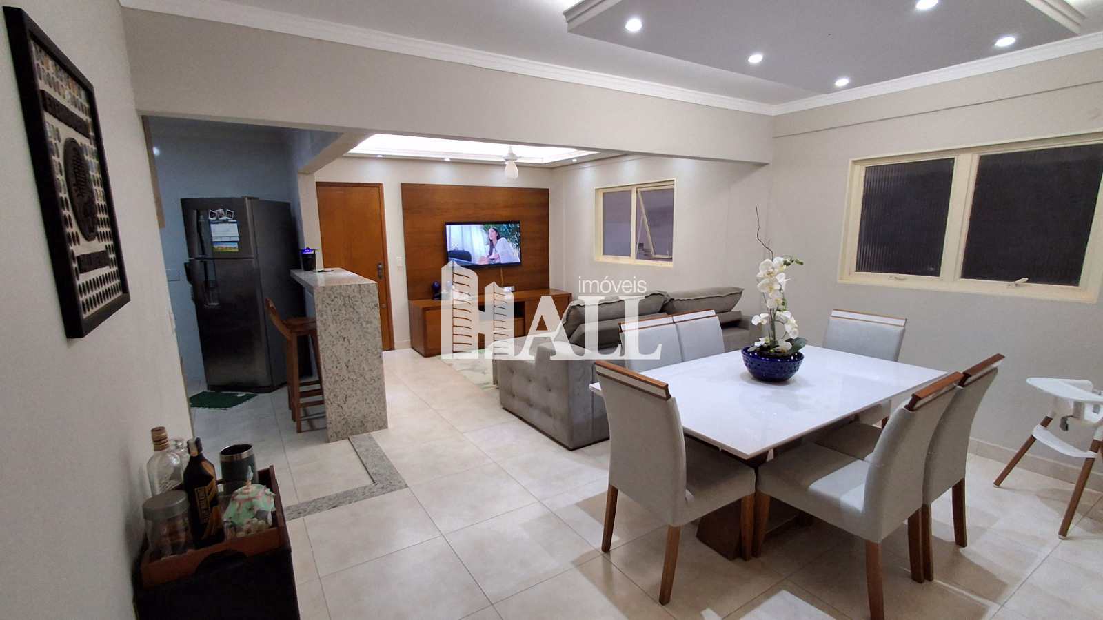 Apartamento à venda com 3 quartos, 110m² - Foto 1